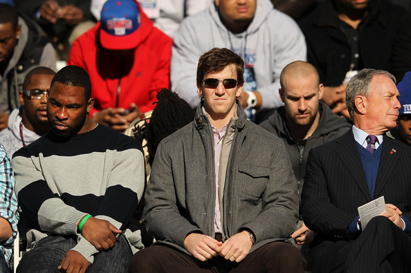 http://www.zimbio.com/photos/Justin+Tuck/New+York+Giants+Super+Bowl+XLVI+Victory+Parade/4B1wtyHEPxw